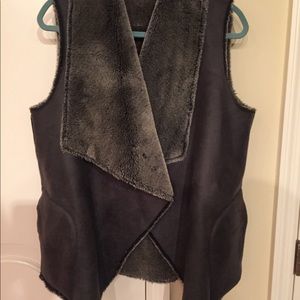 Velvet vegan leather faux fur lined vest. Size M